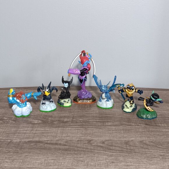 Activision Lot of 7 Skylanders Character Mixed Figures - Untested - Picture 1 of 3